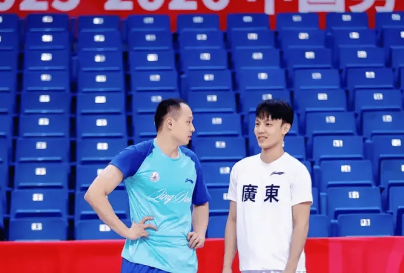 星空娱乐官方网页-上半场徐杰4中2得到5分3助攻，胡明轩罚球2中2得到2分2助攻